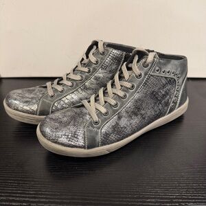Remonte Hi Rise Sneaker Sz 41 Silver Gray Leather Croc Studded Side Zippers EUC